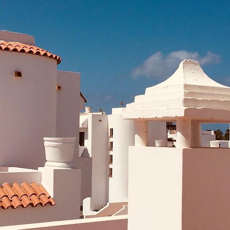 Surfers Retreat (Adults Only) Hostel Corralejo Bagian luar foto
