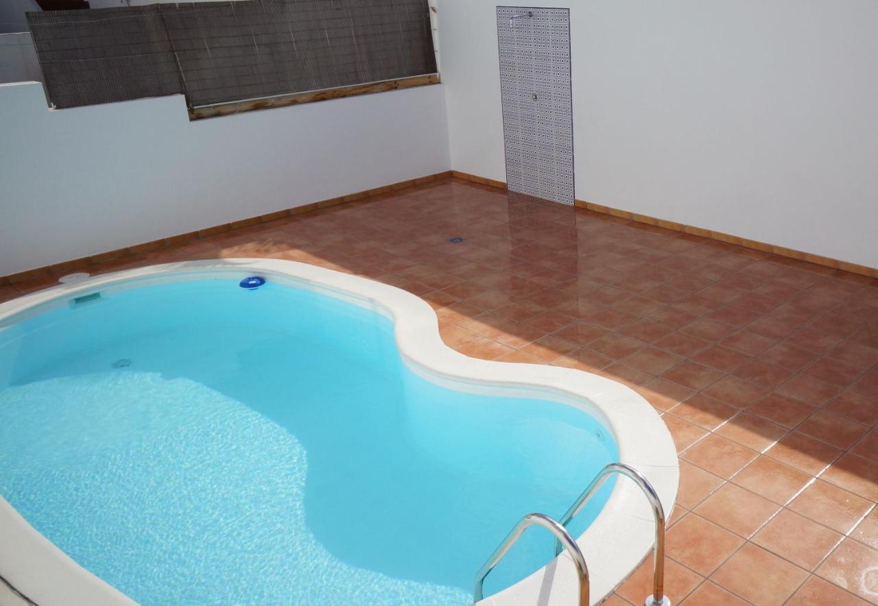 Surfers Retreat (Adults Only) Hostel Corralejo Bagian luar foto