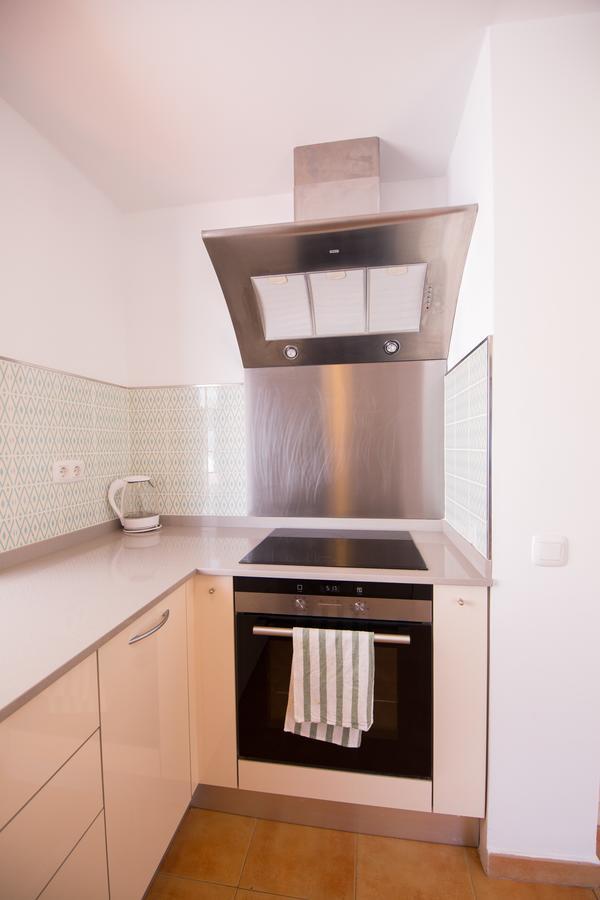 Surfers Retreat (Adults Only) Hostel Corralejo Bagian luar foto