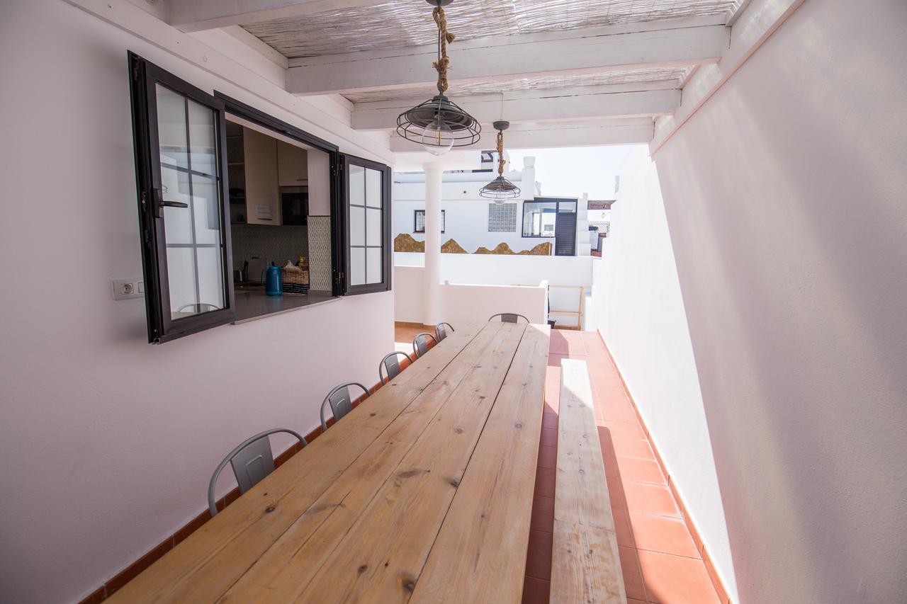 Surfers Retreat (Adults Only) Hostel Corralejo Bagian luar foto
