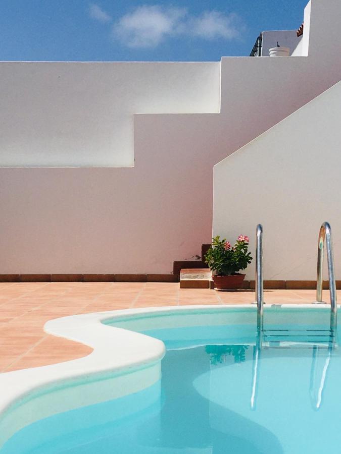 Surfers Retreat (Adults Only) Hostel Corralejo Bagian luar foto